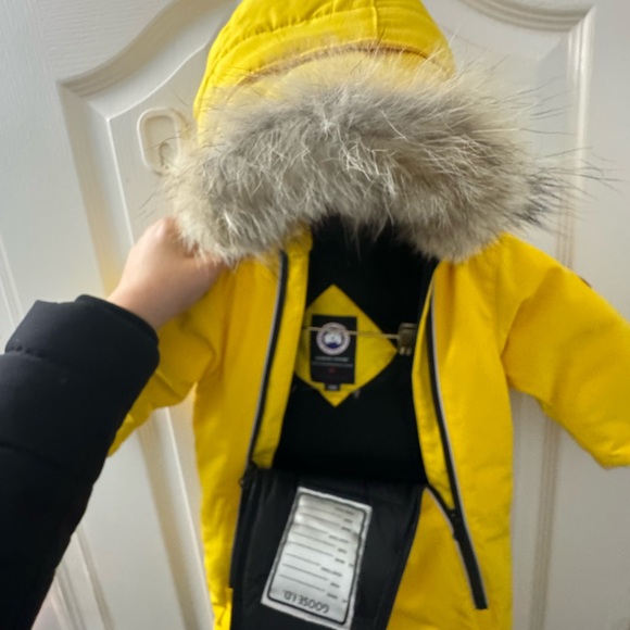 Canada Goose snowsuit 3-6mos new with out tags - Picture 8 of 10